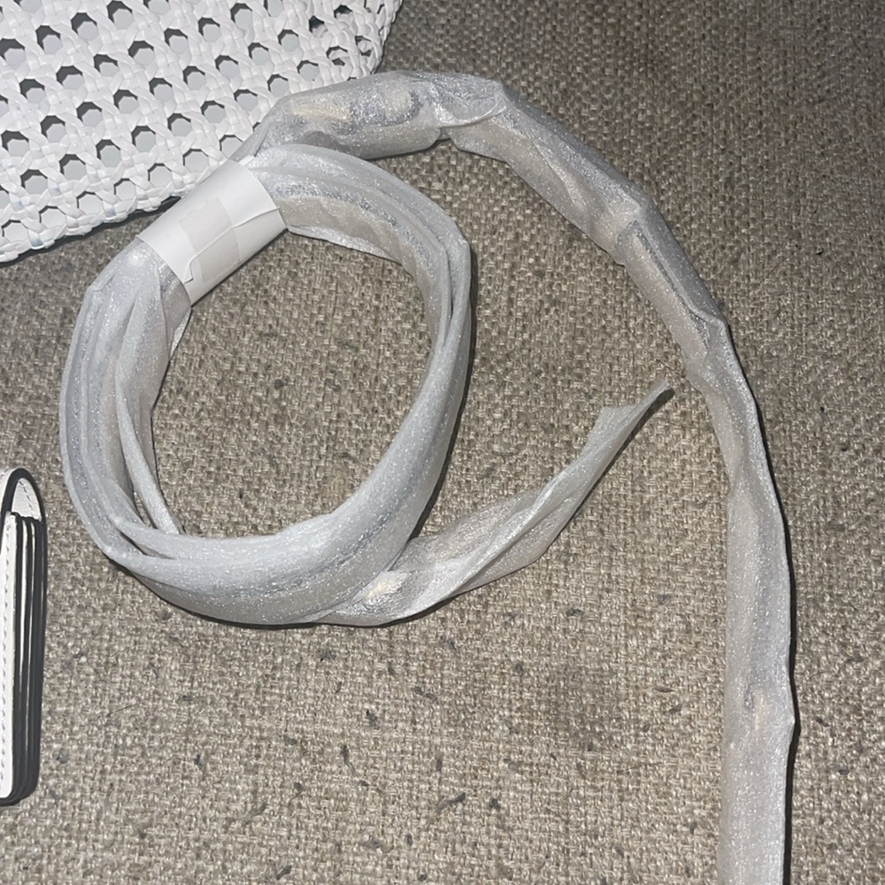 Michael Kors MK Winter White Kinsley Tote Rattan Carry All - attached wallet - Picture 8 of 8